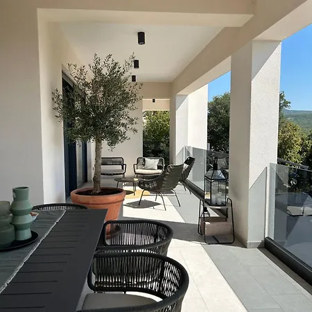 Luxury Mikolina Kornić