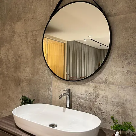 Luxury Mikolina Kornic